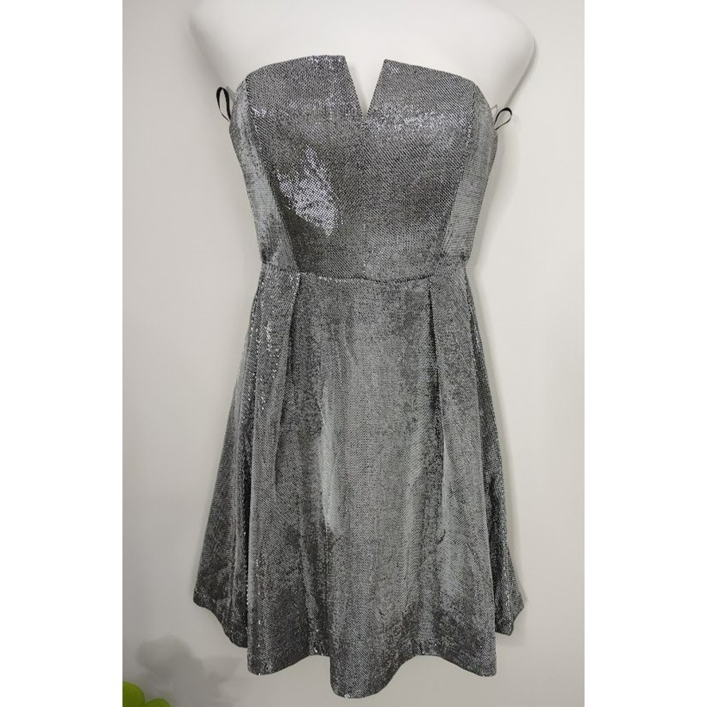 Everly Silvery Metallic Mini Strapless Mini Dress Medium - Picture 1 of 11